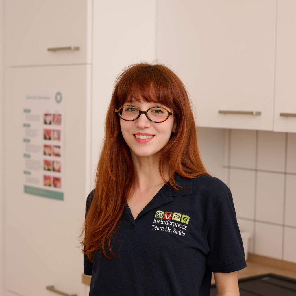 Porträt einer Tiermedizinischen Fachangestellten in der Tierklinik.